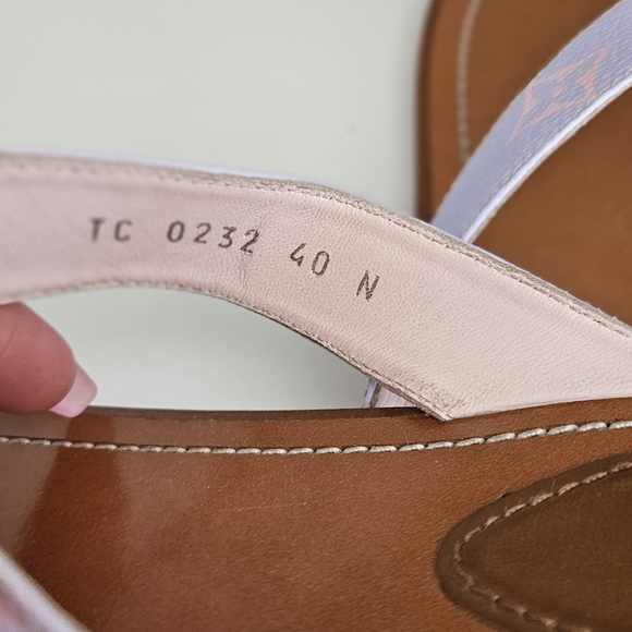 Louis Vuitton Sunny Pastel Flat Thong Sandal - Picture 9 of 9